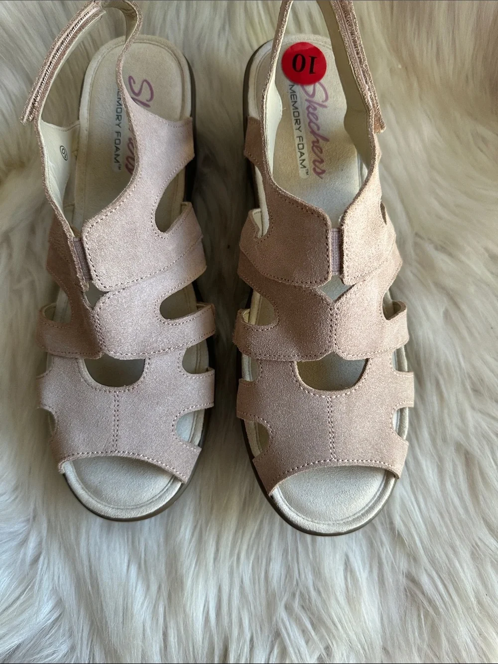 Skechers women’s Pink Suede Memory Foam Sandals/10